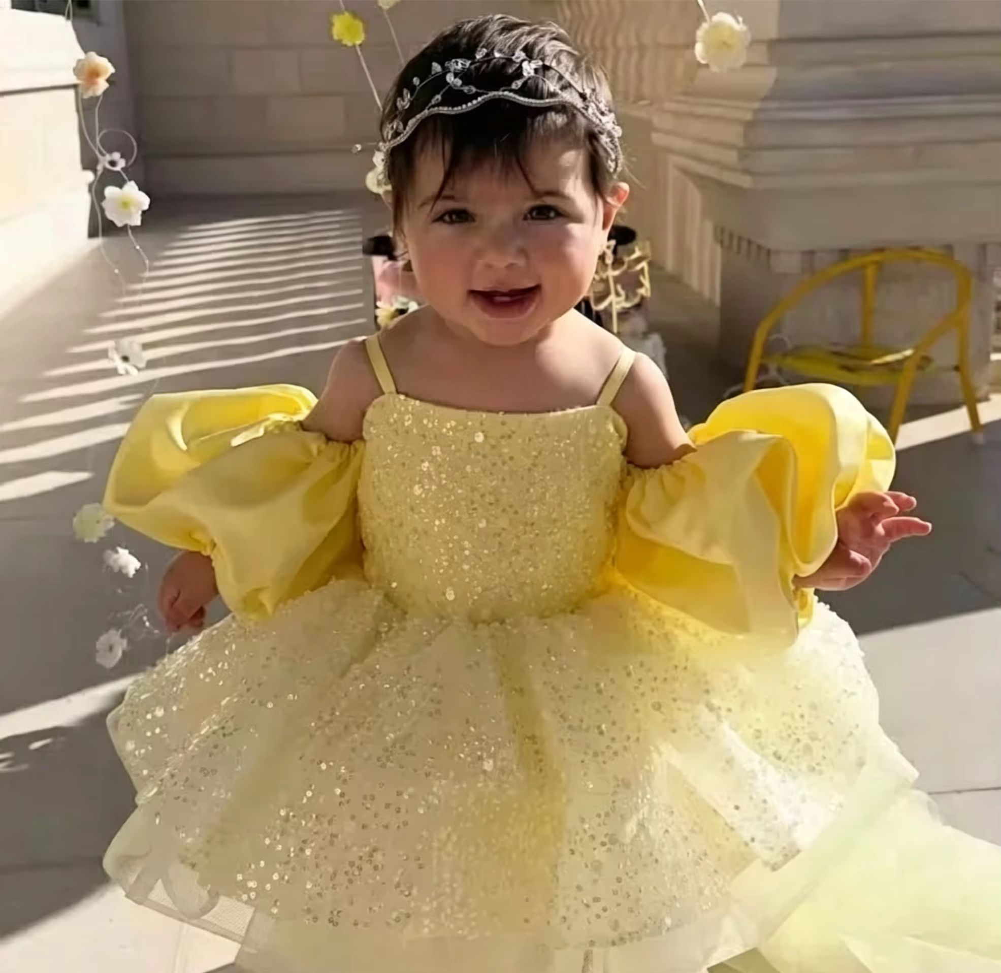 Embroidery Yellow Flower - ชุดเดรสเด็กผู้หญิงสีเหลืองน่ารักสำหรับงานแต่งงาน ประดับเลื่อมฟูฟ่อง ยาวระดับเข่า สำหรับงานปาร์ตี้วันเกิด งานรับศีลมหาสนิท สามารถสั่งตัดได้