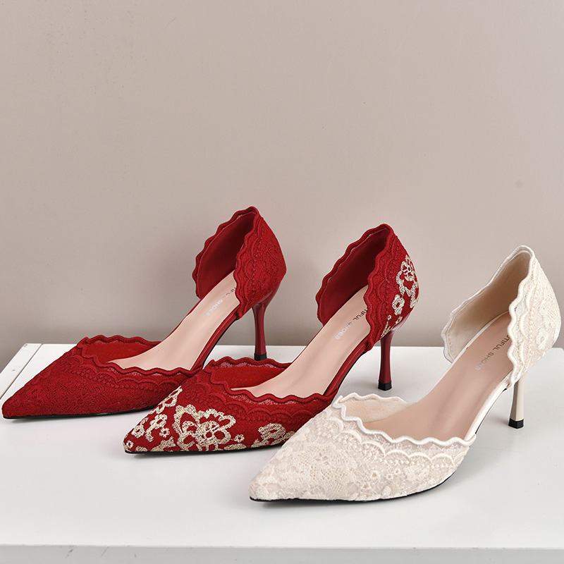 Embroidery Red - รองเท้าเจ้าสาวส้นสูงปักลายลูกไม้สีแดงขาวหรูหรา ดีไซน์แบรนด์สำหรับผู้หญิง หัวแหลม ส้นเข็ม รองเท้าปั๊มสำหรับงานแต่งงาน