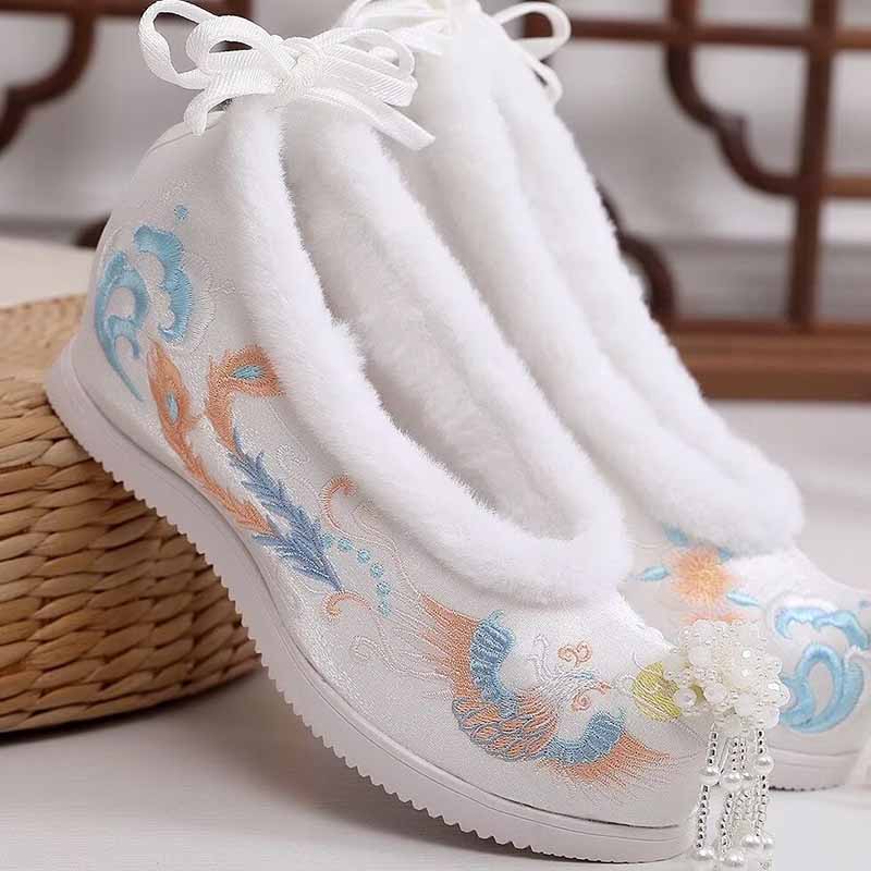 Embroidery Red - รองเท้าฮันฟูฤดูหนาวสำหรับผู้หญิง รองเท้าปักลายจีนโบราณ ไซส์ใหญ่ อุ่น สีแดงขาว รองเท้าปักลายวินเทจ