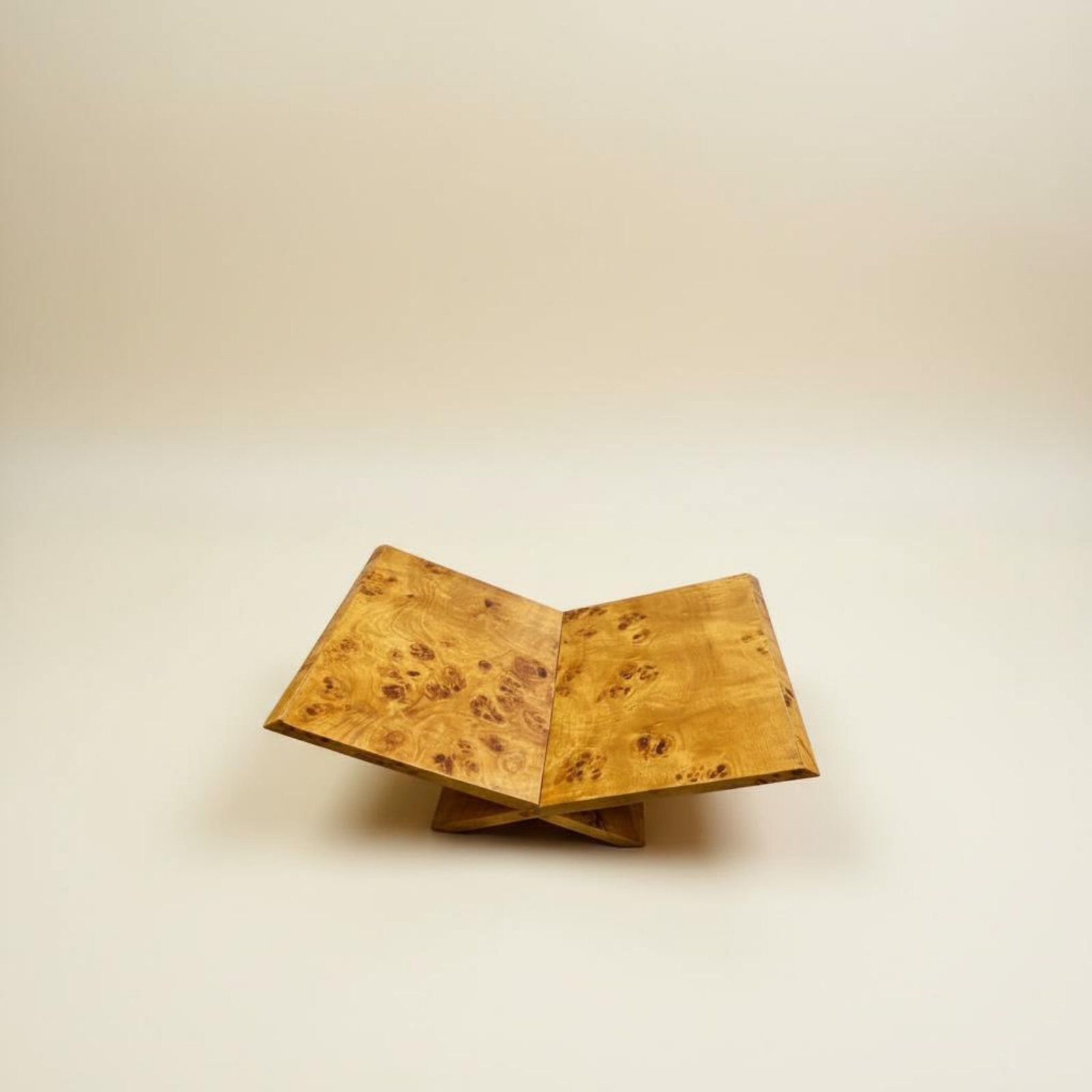 Frame Display Wood - ที่วางหนังสือแบบไขว้ ดีไซน์วาบิซาบิ โครงไม้ X-Frame ชั้นวางโชว์หนังสือ ของตกแต่งบ้านสไตล์