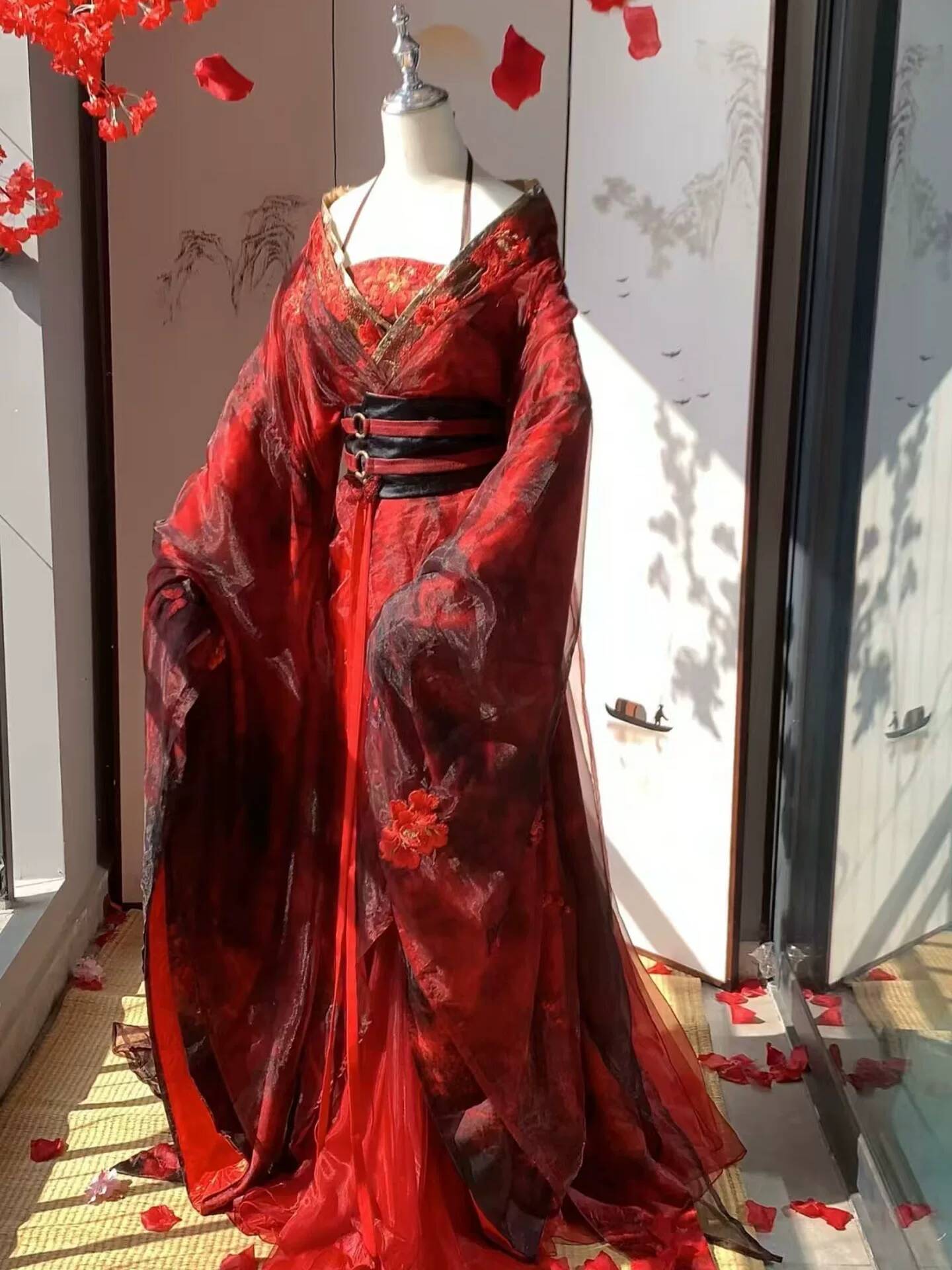 Embroidery Style - ชุดฮั่นฝูสีแดงแบบใหม่สำหรับผู้หญิง สไตล์โบราณ งานปักประณีต ชุดยุคสงคราม ชุดเซียนเซีย สำหรับการแสดงละคร