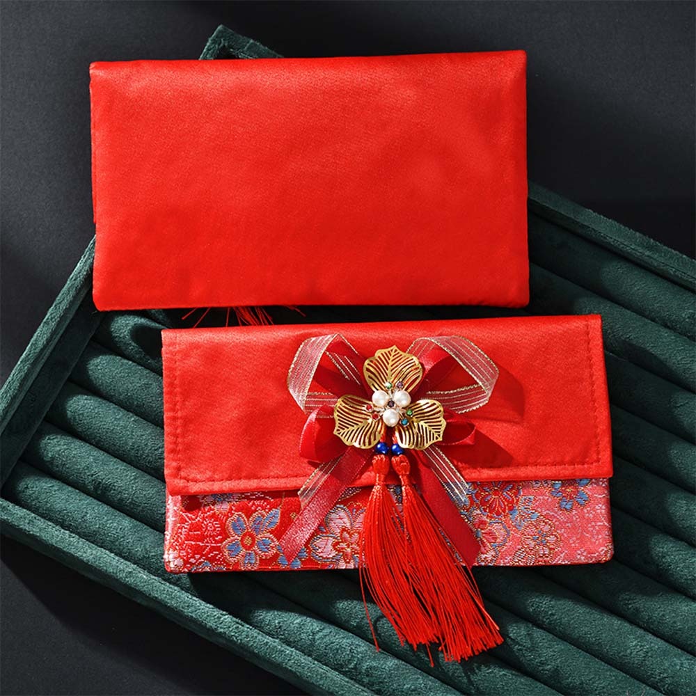 Embroidery Red - คำอวยพรปีใหม่ ผ้าไหมพรมลายมงคล ซองแดง ผ้าไหมพรมประดับพู่ สำหรับเทศกาลฤดูใบไม้ผลิ 2025