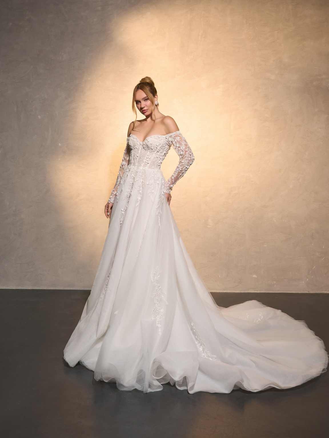 ชุดแต่งงานหรูหรา ทรงเอ ลูกไม้  - Embroidery Online Designs บทวิจารณ์และราคา