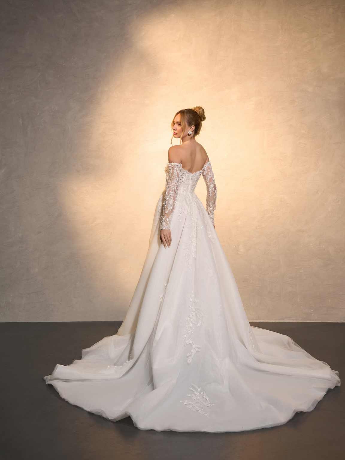 ชุดแต่งงานหรูหรา ทรงเอ ลูกไม้  - Embroidery Online Designs บทวิจารณ์และราคา