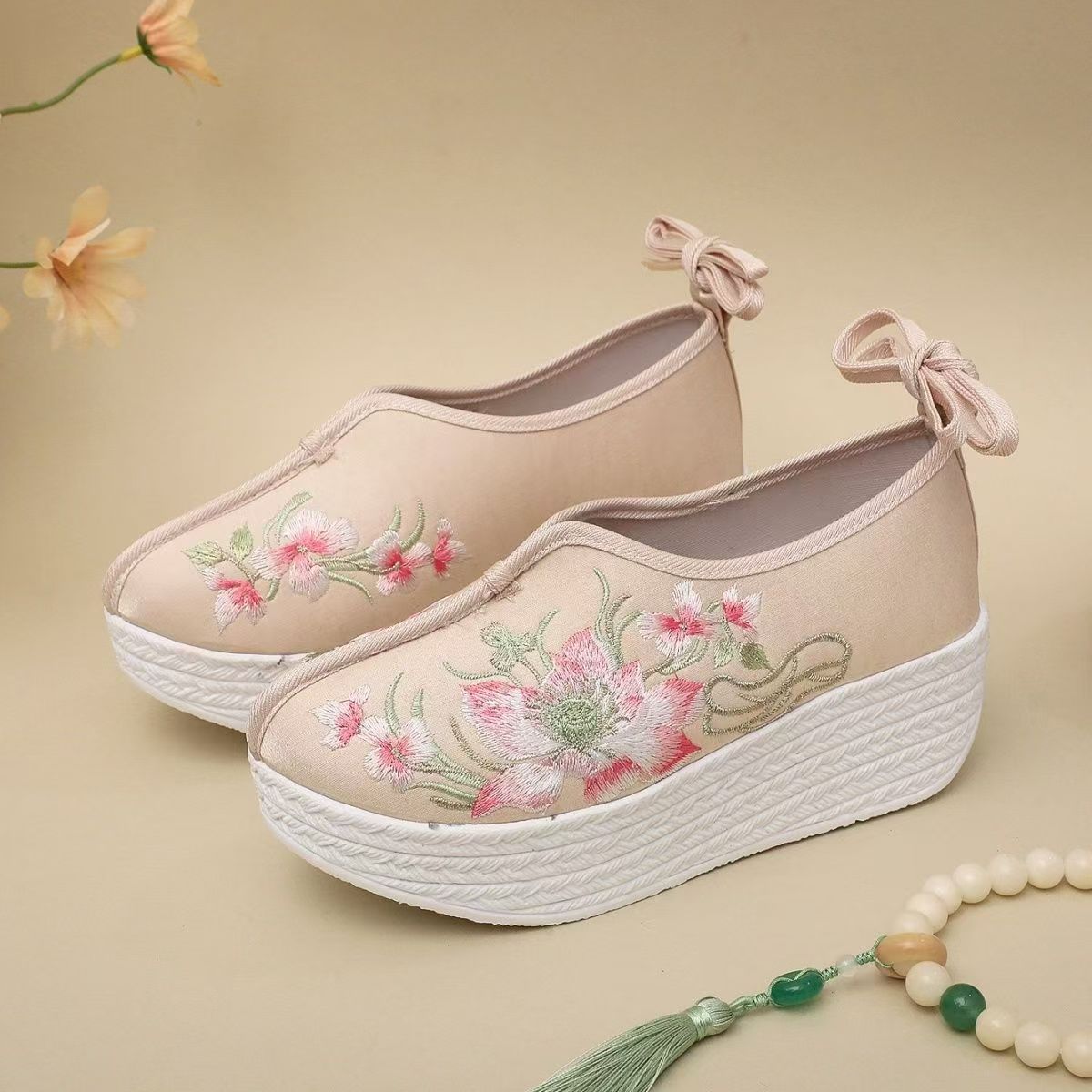 รองเท้าส้นเตารีดสไตล์ชาติพันธุ - Embroidery Style บทวิจารณ์และราคา