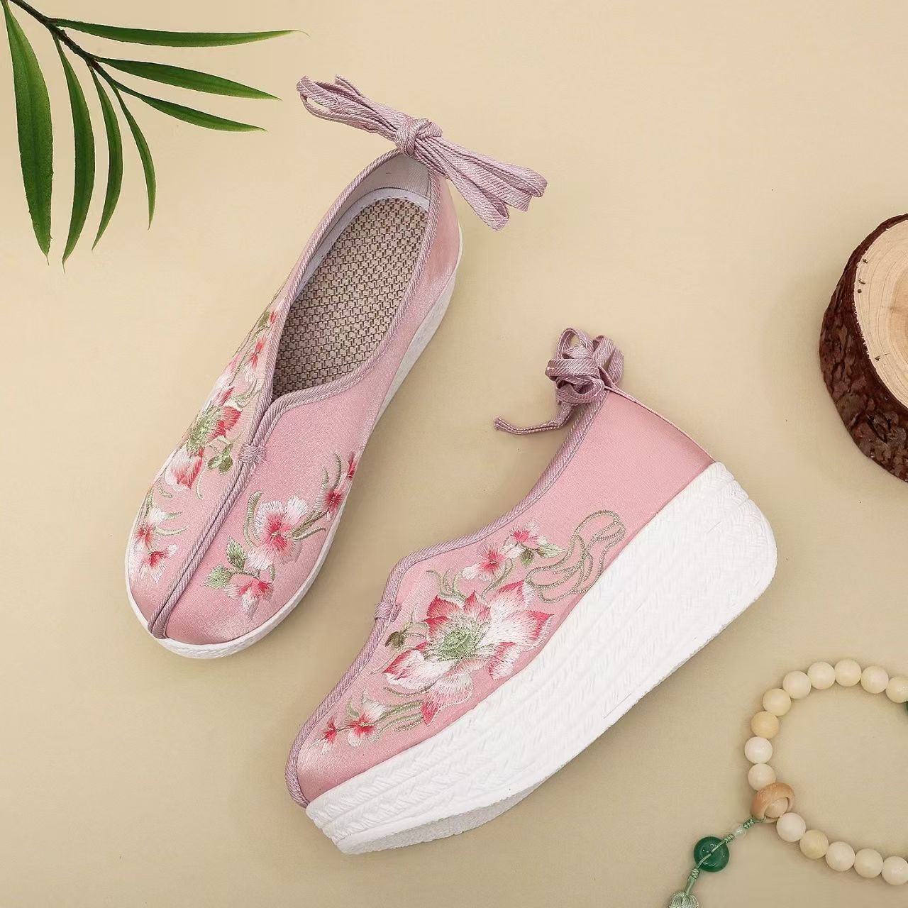รองเท้าส้นเตารีดสไตล์ชาติพันธุ - Embroidery Style บทวิจารณ์และราคา